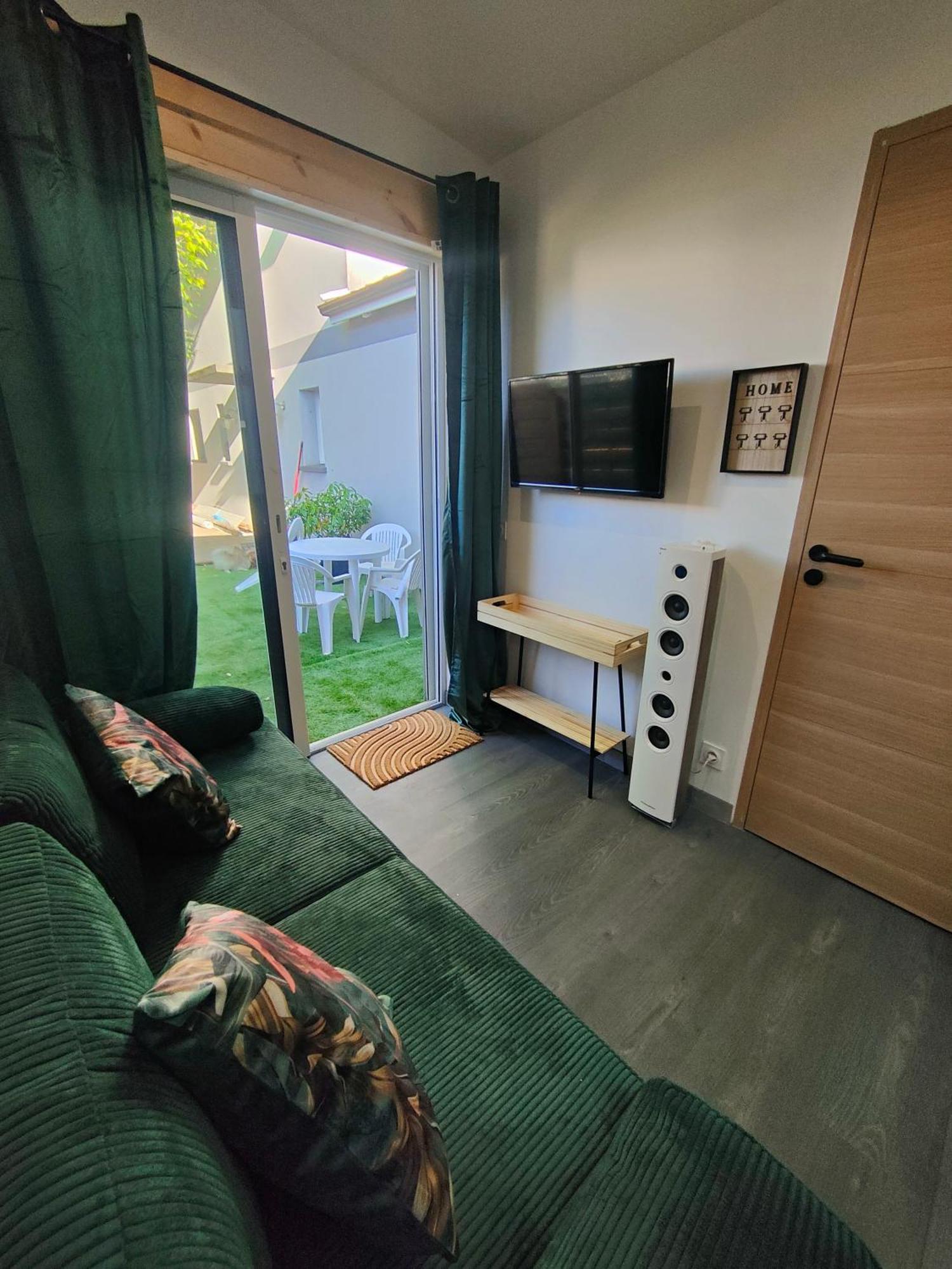 Chalet Tiny House Avec Jardin Et Acces Piscine Chauffee
